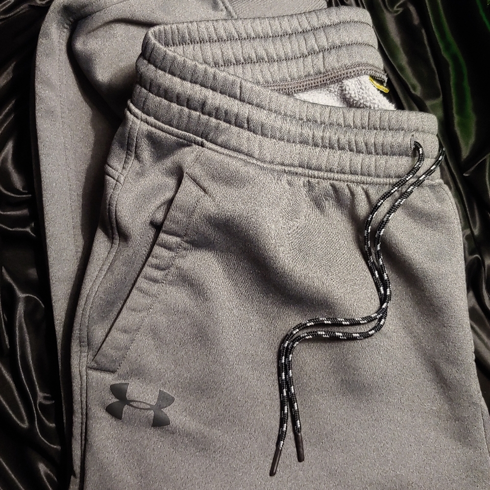 On hold....Men's XL under armour sweats
